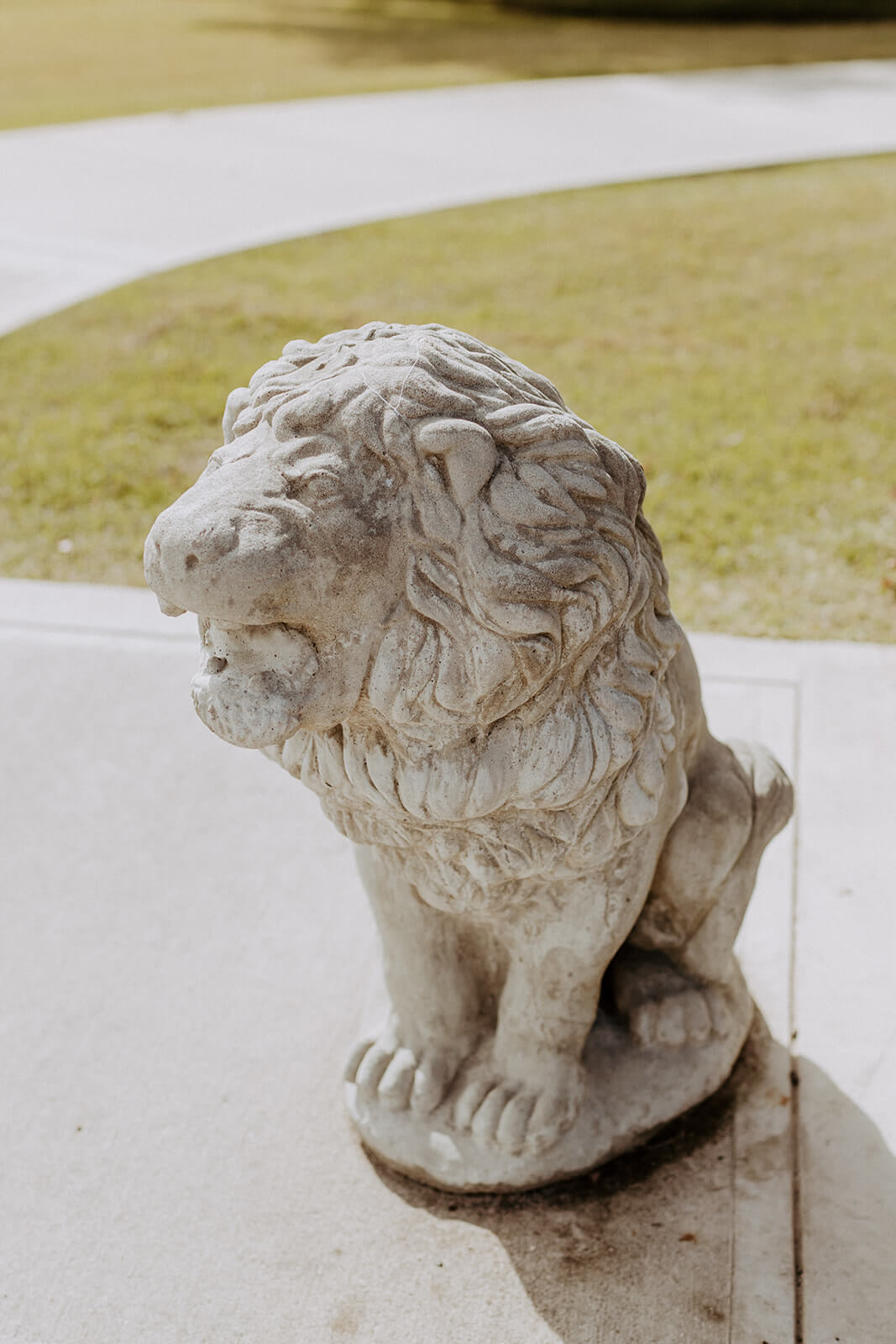 lion statue in front of the barn at cottonwood ranch wedding venue